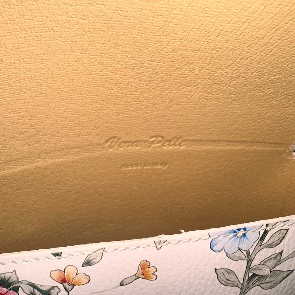 Vera Pelle Floral Satchel - Picture 3 of 3